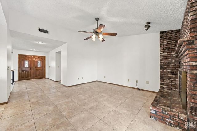 5900 Dorset Drive, Bakersfield, CA 93306