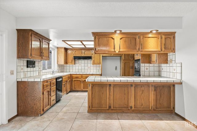 5900 Dorset Drive, Bakersfield, CA 93306