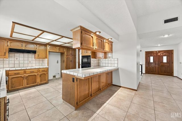 5900 Dorset Drive, Bakersfield, CA 93306