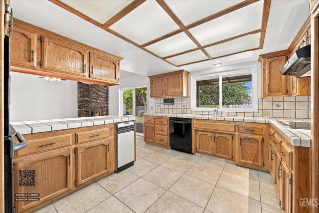 5900 Dorset Drive, Bakersfield, CA 93306