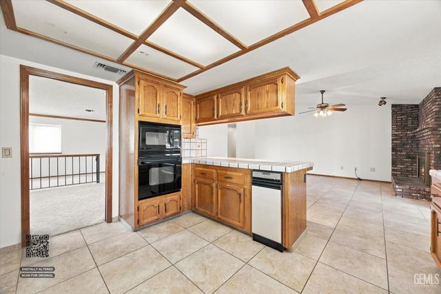 5900 Dorset Drive, Bakersfield, CA 93306