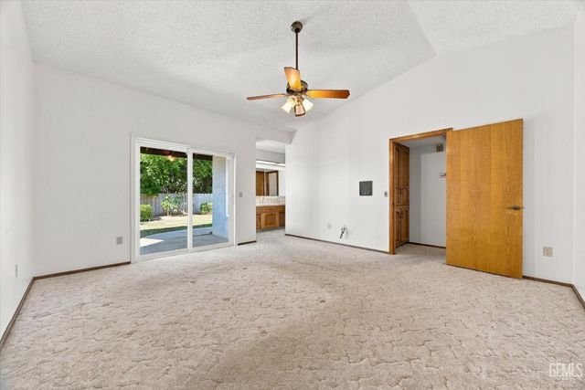 5900 Dorset Drive, Bakersfield, CA 93306