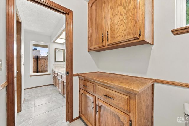 5900 Dorset Drive, Bakersfield, CA 93306