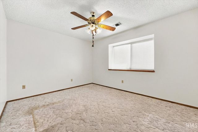 5900 Dorset Drive, Bakersfield, CA 93306