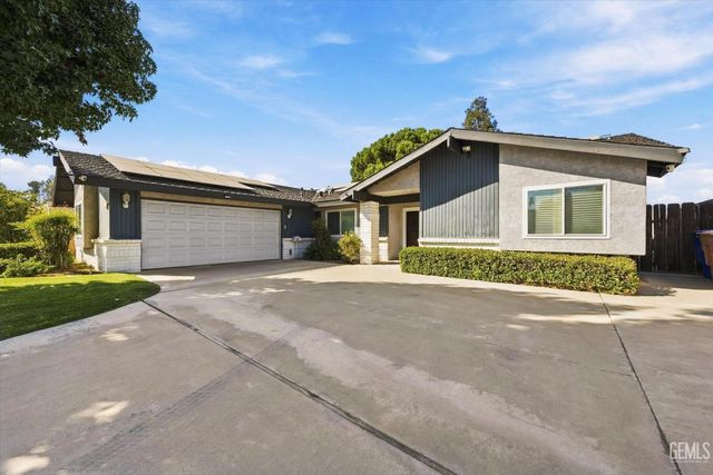 5900 Dorset Drive, Bakersfield, CA 93306