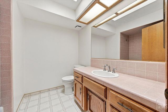 5900 Dorset Drive, Bakersfield, CA 93306