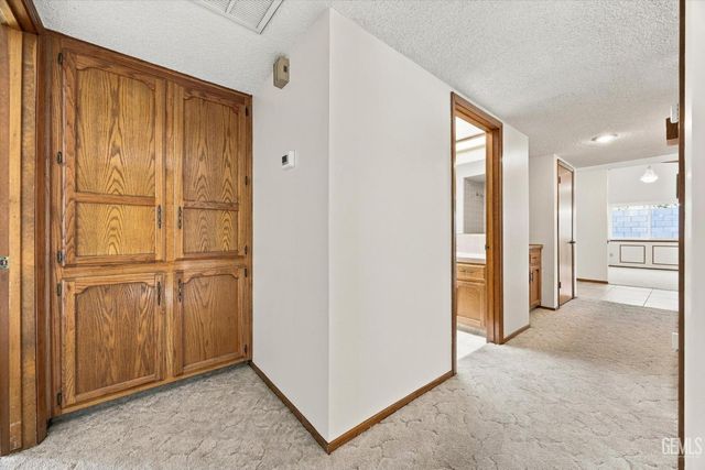5900 Dorset Drive, Bakersfield, CA 93306