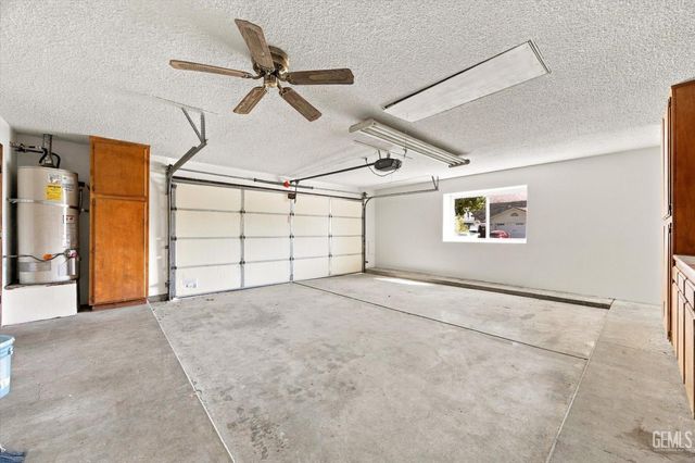 5900 Dorset Drive, Bakersfield, CA 93306
