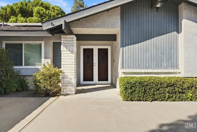5900 Dorset Drive, Bakersfield, CA 93306