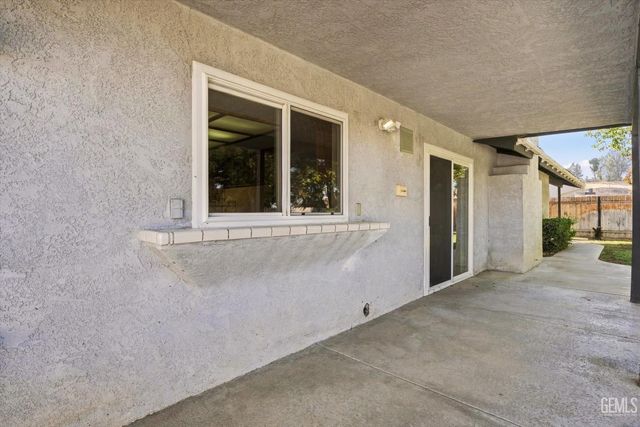 5900 Dorset Drive, Bakersfield, CA 93306