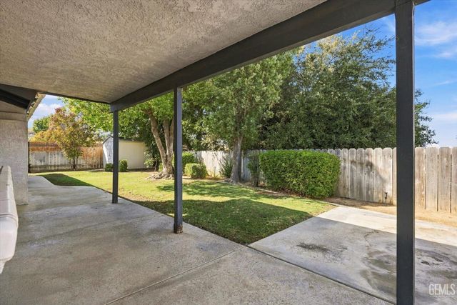 5900 Dorset Drive, Bakersfield, CA 93306
