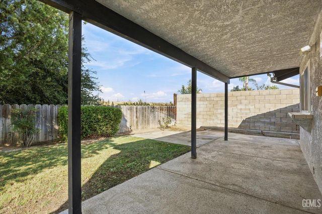 5900 Dorset Drive, Bakersfield, CA 93306