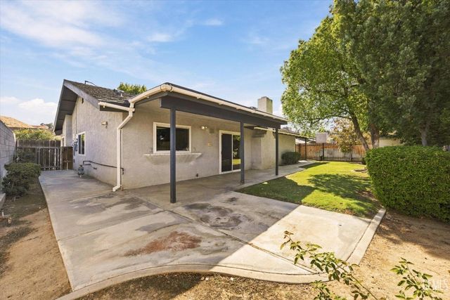 5900 Dorset Drive, Bakersfield, CA 93306