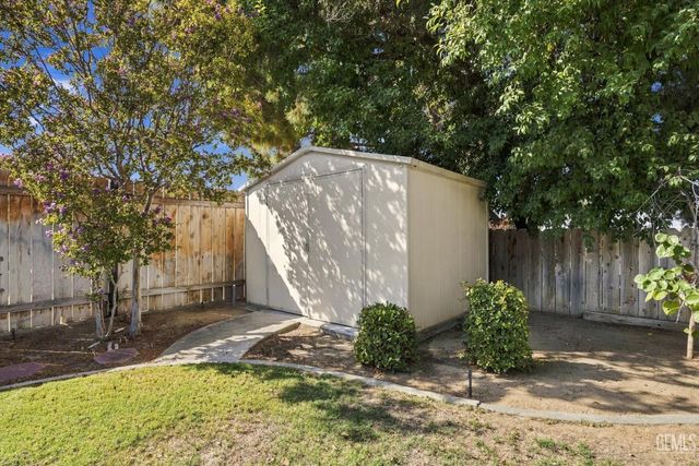 5900 Dorset Drive, Bakersfield, CA 93306