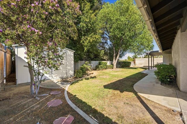 5900 Dorset Drive, Bakersfield, CA 93306