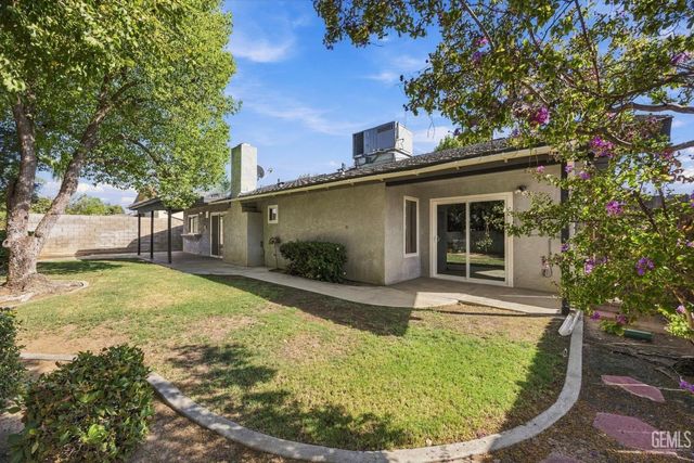 5900 Dorset Drive, Bakersfield, CA 93306