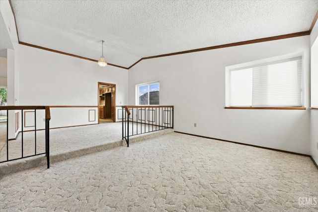 5900 Dorset Drive, Bakersfield, CA 93306