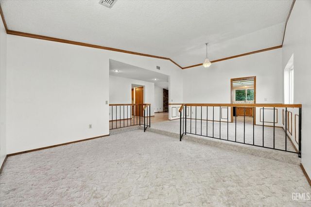 5900 Dorset Drive, Bakersfield, CA 93306