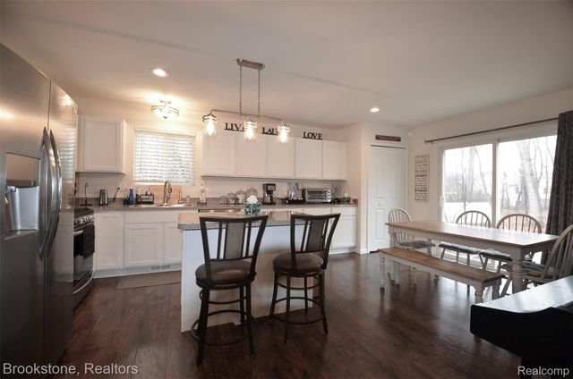 350 Fountain Park Drive, Waterford Charter Township, MI 48327