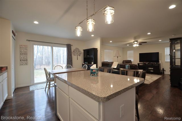 350 Fountain Park Drive, Waterford Charter Township, MI 48327