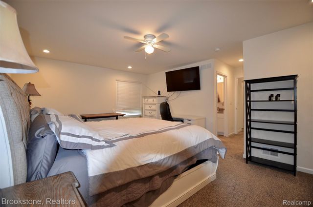 350 Fountain Park Drive, Waterford Charter Township, MI 48327