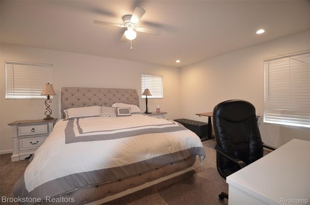 350 Fountain Park Drive, Waterford Charter Township, MI 48327