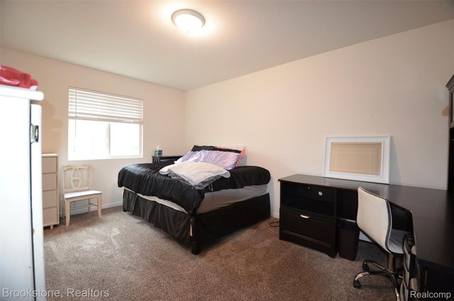 350 Fountain Park Drive, Waterford Charter Township, MI 48327