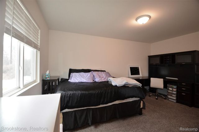 350 Fountain Park Drive, Waterford Charter Township, MI 48327