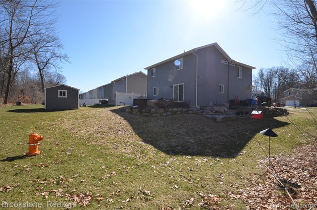 350 Fountain Park Drive, Waterford Charter Township, MI 48327