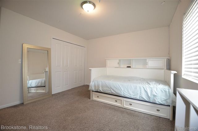 350 Fountain Park Drive, Waterford Charter Township, MI 48327