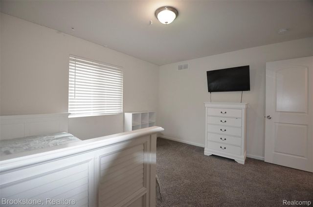 350 Fountain Park Drive, Waterford Charter Township, MI 48327