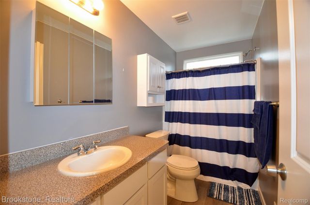 350 Fountain Park Drive, Waterford Charter Township, MI 48327