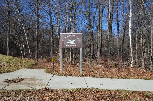 350 Fountain Park Drive, Waterford Charter Township, MI 48327