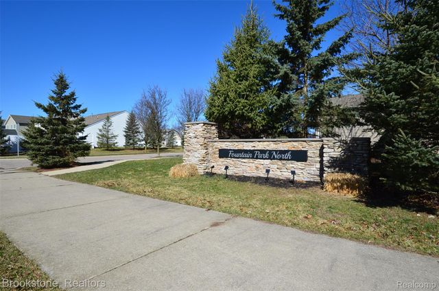 350 Fountain Park Drive, Waterford Charter Township, MI 48327