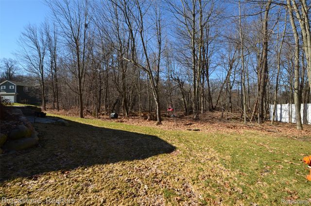 350 Fountain Park Drive, Waterford Charter Township, MI 48327