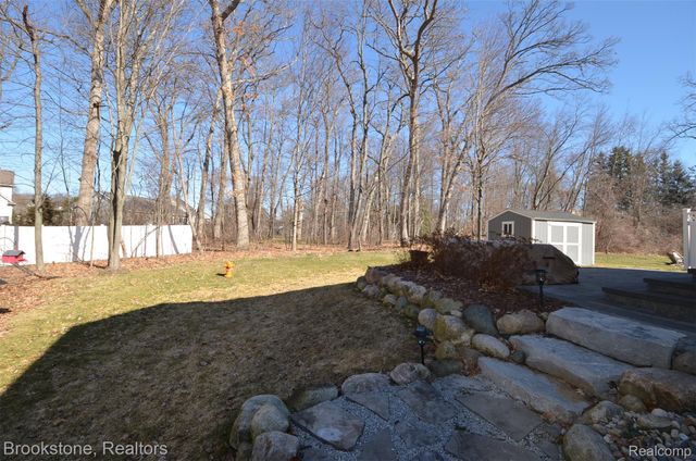 350 Fountain Park Drive, Waterford Charter Township, MI 48327