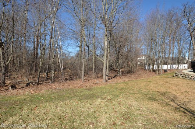 350 Fountain Park Drive, Waterford Charter Township, MI 48327