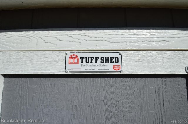 350 Fountain Park Drive, Waterford Charter Township, MI 48327