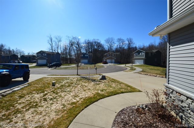 350 Fountain Park Drive, Waterford Charter Township, MI 48327