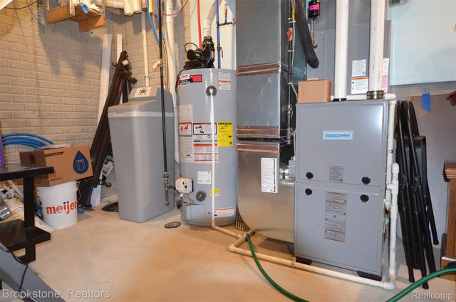 350 Fountain Park Drive, Waterford Charter Township, MI 48327