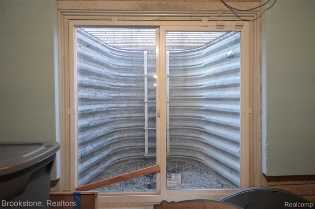 350 Fountain Park Drive, Waterford Charter Township, MI 48327