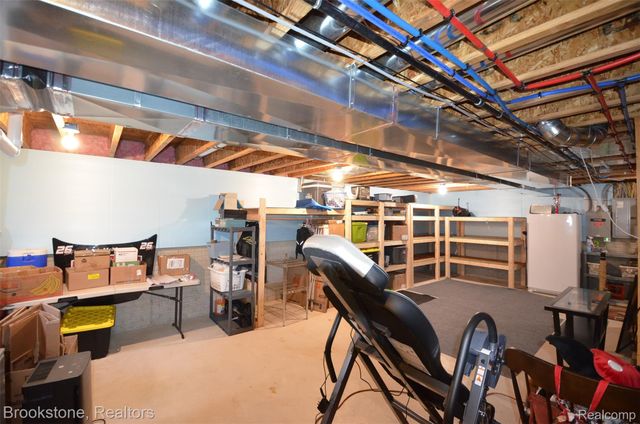 350 Fountain Park Drive, Waterford Charter Township, MI 48327