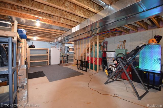 350 Fountain Park Drive, Waterford Charter Township, MI 48327