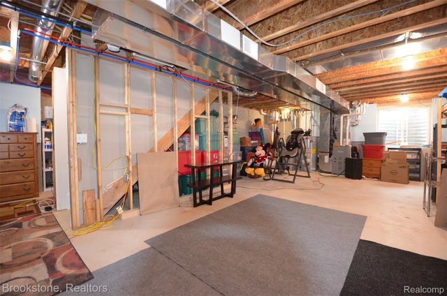 350 Fountain Park Drive, Waterford Charter Township, MI 48327