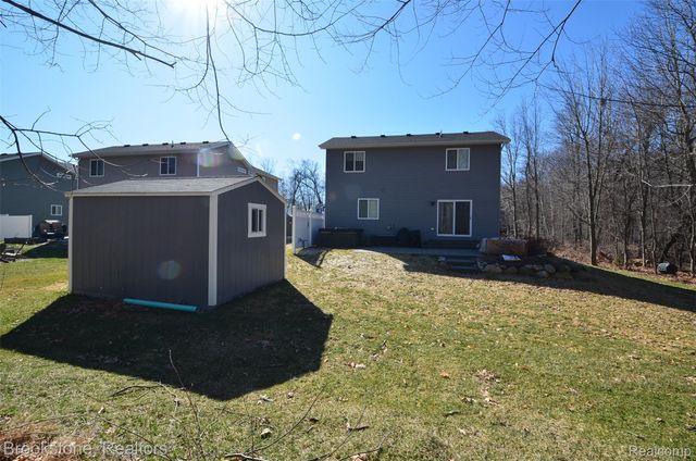 350 Fountain Park Drive, Waterford Charter Township, MI 48327