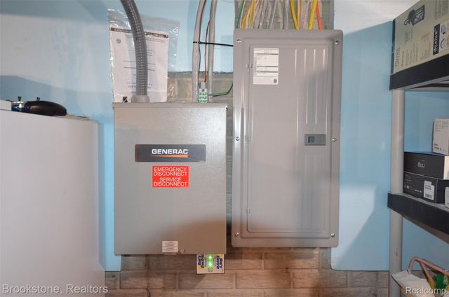 350 Fountain Park Drive, Waterford Charter Township, MI 48327