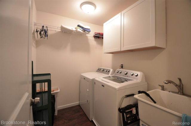 350 Fountain Park Drive, Waterford Charter Township, MI 48327