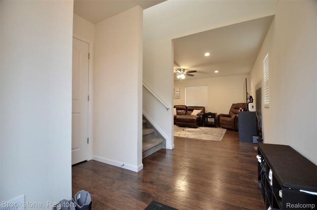 350 Fountain Park Drive, Waterford Charter Township, MI 48327