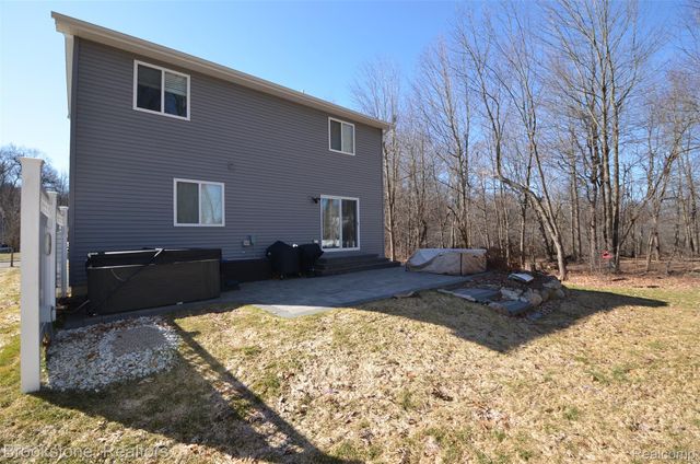 350 Fountain Park Drive, Waterford Charter Township, MI 48327