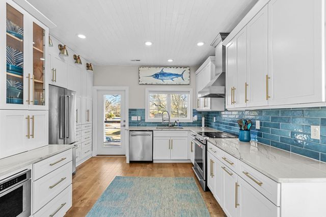 628 1st Ave. N, Surfside Beach, SC 29575